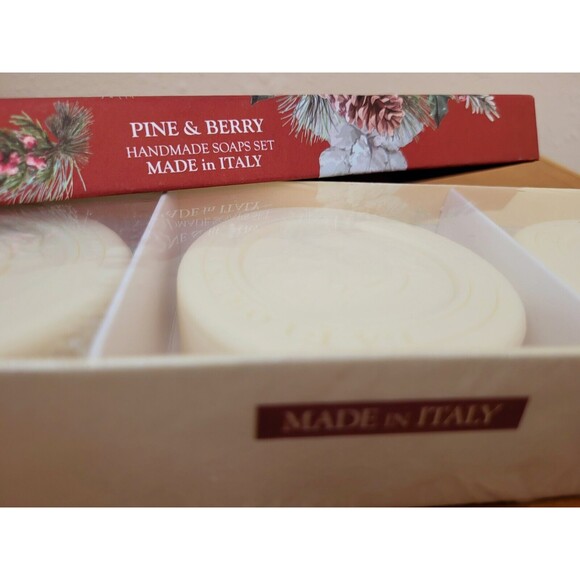La Florentina Italian Luxury Hand Soap Handmade Pine & Berry Scent - Set of 3 - Picture 5 of 6